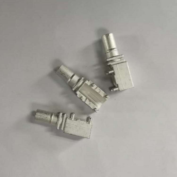 连接器
